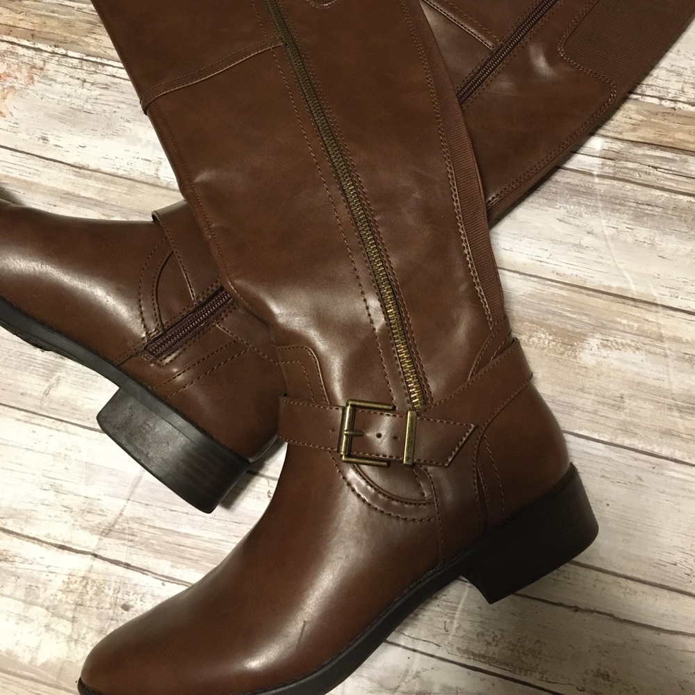 Size 9 BOOTS!